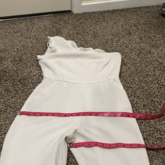 Black Halo Pravella Jumpsuit Size 10 White Ruffle One Shoulder Cropped Length - Picture 9 of 12